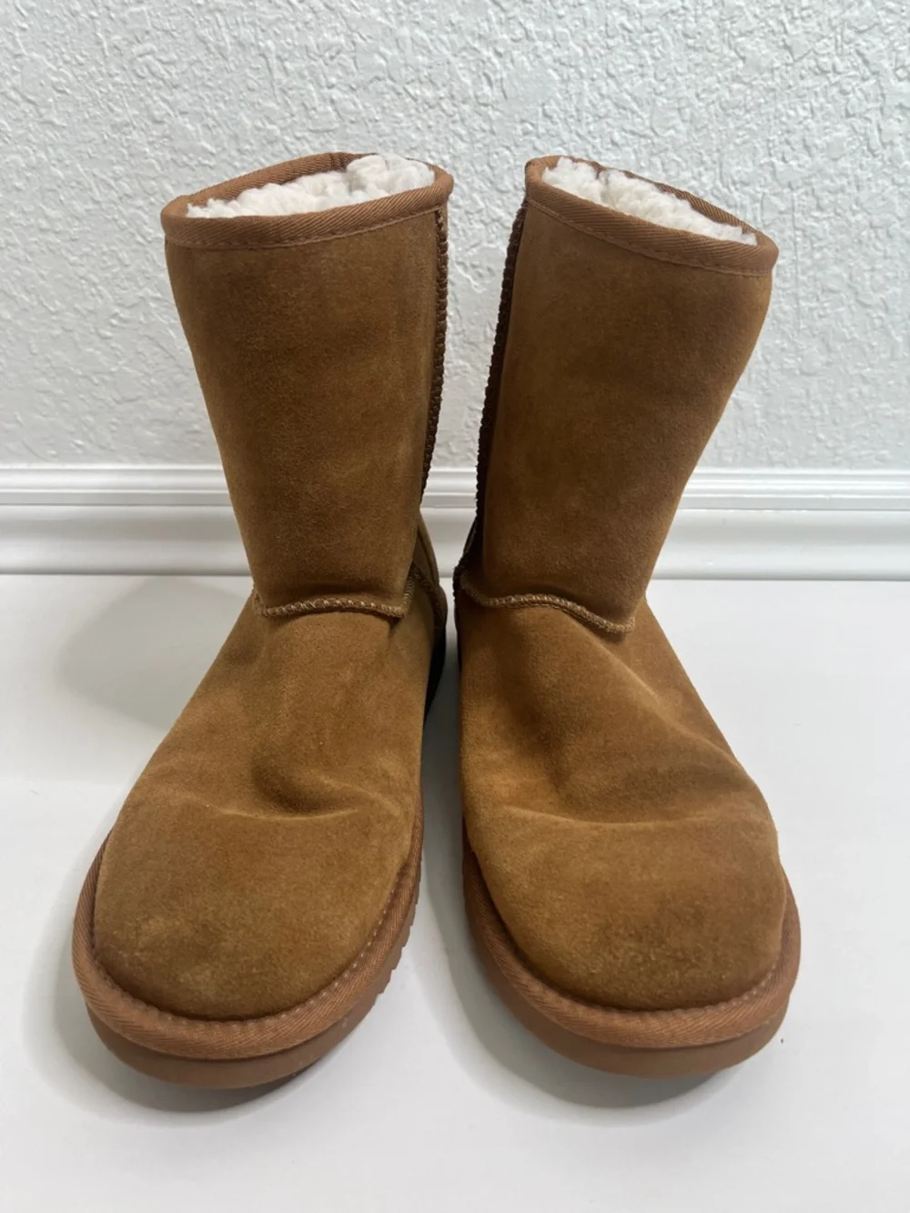 UGG Koola Short Sheepskin Boots Sz 9